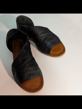 Sole Society Women's Black Leather Slip-On Open-Toe Flats Size 8.5